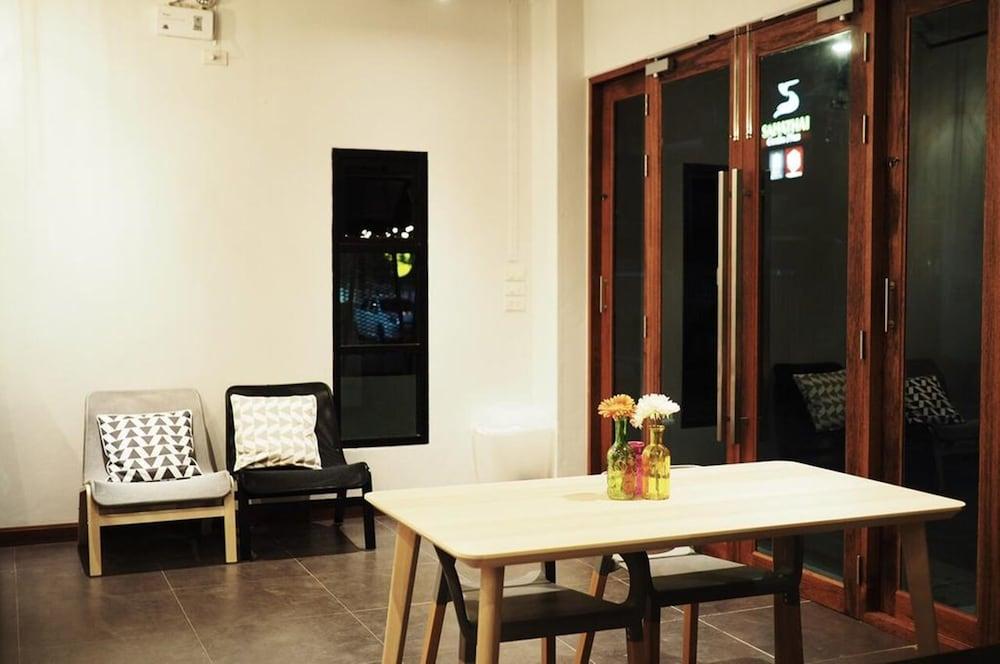 A3 Living Apartman Szuratthani Kültér fotó
